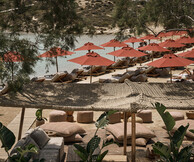Monastiri Beach Bar & Restaurant: Όλα μοιάζουν καλοκαίρι στο ανανεωμένο beach bar της Πάρου 