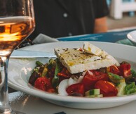 Υπάρχει λόγος που η φέτα είναι το αγαπημένο ελληνικό φαγητό