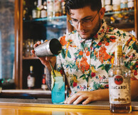 Ένα cocktail Piña Colada δροσίζει κάθε επίσκεψή μου στο 42 Barstronomy 