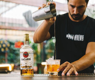 To Rum Old Fashioned στο Diego είναι η γεύση της δικής μου καλοκαιρινής Αθήνας