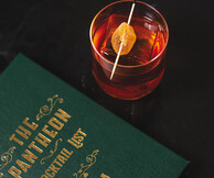 Pantheon bar: Στέκι αφιερωμένο στη λατρεία των αυθεντικών στιγμών