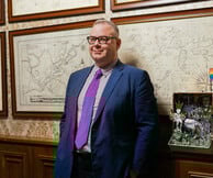 Βασίλης Σωτηρόπουλος: «Έχουν γίνει μεγάλα βήματα στη νομοθεσία για τα ΛΟΑΤΚΙ+ δικαιώματα, υπάρχουν όμως ακόμα σημαντικά κενά»