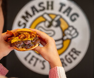 Smashtag: Τα πιο viral smash burgers της Ιταλίας προσγειώθηκαν στην Αθήνα