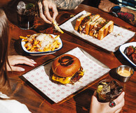 F*SMASHING: Το πιο cool burger spot της πόλης