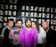 IDLES: Η Φωνή της Αντίστασης στην Κοινωνική Αδικία