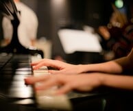 Melodies 4 Life: Νέοι καλλιτέχνες ενώνουν τις φωνές τους για καλό σκοπό