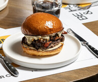 Urban Burger Co: Σερβίρει street food και urban κουλτούρα χωρίς σύνορα