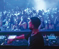 Island Club & Restaurant: Μια μέρα στο πιο iconic σημείο της αθηναϊκής ριβιέρας