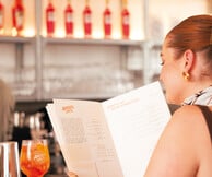 Krokosis: Spritz, Brunch και πολιτισμός στην πιο αυθεντική αυλή της Ελευσίνας