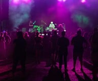 Amvrakia Music Festival: Tο καλοκαιρινό μυστικό που δεν θα θες να κρατήσεις για σένα