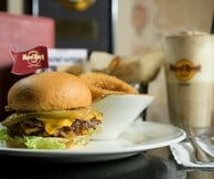 Κάνε own το καλοκαίρι σου στην πόλη με το Own The Week στο Hard Rock Cafe Athens 