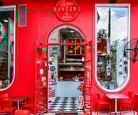 Sam Burgers: Το retro burger house της Αθήνας που σε ταξιδεύει στα diners των ‘50s
