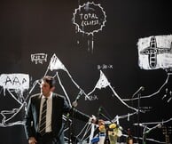 «Εχθρός του λαού»: Μια διεθνής συνεργασία του Θεάτρου του Νέου Κόσμου με τη Schaubühne του Βερολίνου