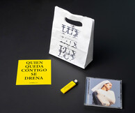 Η Rosalia, η ακρόαση του LUX και ένα unboxing με σουπερ cool καλούδια