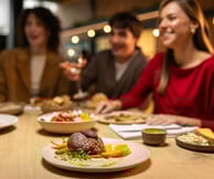 Νέες γεύσεις, νέες ιστορίες: Το Around the Table σε καλεί να εξερευνήσεις την Αθήνα αλλιώς