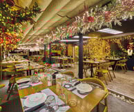 Το Βραστό: Γεύσεις και χριστουγεννιάτικη ζεστασιά σε ένα μαγαζί-θρύλο.