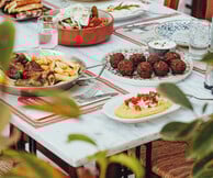 Όψον: Ξαναφέρνει στο τραπέζι τη γεύση της παρέας