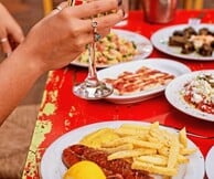 Ταβέρνα Λεύκα: Παράδοση, κήπος και αυθεντικές γεύσεις