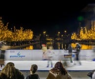 Skate, glow, repeat Με τη στήριξη του Φυσικού Αερίου Ελληνική Εταιρεία Ενέργειας, το Παγοδρόμιο του ΚΠΙΣΝ γίνεται φέτος το πιο φωτεινό και inclusive σημείο του Χριστουγεννιάτικου Κόσμου