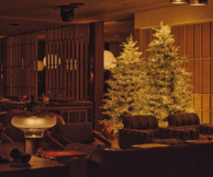 Γιορτές στα Asteria: H γειτονιά της Γλυφάδας φοράει τα καλά της και γεμίζει με εορταστικό φως