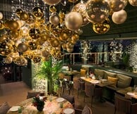 Γιορτές με γεύση, θέα και αθηναϊκή λάμψη στο 10 Urban Roof