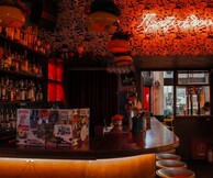 Πραξιτέλους bar: Εδώ και 16 χρόνια μάς προσφέρει τη διασκέδαση που αγαπάμε