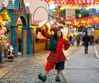 ΔΕΗ CHRISTMAS FACTORY: Η πιο φωτεινή γιορτή της Αθήνας λάμπει στην καρδιά της πόλης