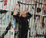 Η Καμμία: Μια παράσταση που εμπλέκει το κοινό με τρόπο εντελώς προσωπικό