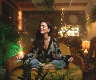 «Αιώνιες Γυναίκες»: Η Ευτυχία Μητρίτσα επιστρέφει στη σκηνή του Theatre of the NO