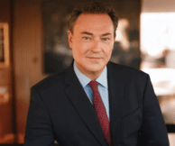 Ο Οδυσσέας Αθανασίου παρουσιάζει το βιβλίο του «Γιατί αυτοί πέτυχαν: 6 κράτη, από τη σκιά στην κορυφή»