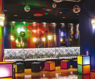 Ντισκομπάλα: Βραδιές βγαλμένες από τα ’80s