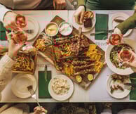 Πριγκηπέσα: Τα διάσημα κεμπάπια του Πρίγκηπα μόλις έφτασαν στη Θεσσαλονίκη