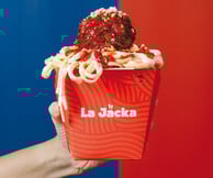 La Jacka: Το νέο street food του Πειραιά είναι ένα concept που έχει από πίσω ένα βαρύ όνομα