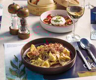 Okio Zea: Νέα all-day αύρα στη Μαρίνα Ζέας