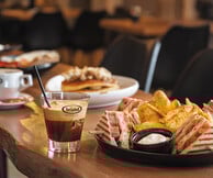 Capu Family Bar: Όταν θέλεις να πας «κάπου», τώρα ξέρεις πού