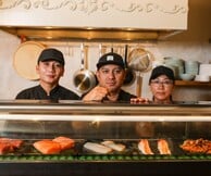 «Drunk Duck»: Η νέα γευστική εμπειρία σούσι που ανεβάζει τον πήχη στην ασιατική κουζίνα