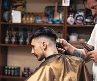 Peaky Barbers: Στο Κουκάκι το grooming είναι μια ολόκληρη εμπειρία