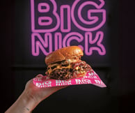 Big Nick: Εδώ το μπέργκερ είναι προσωπική υπόθεση