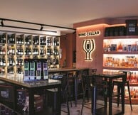 Halfglass: Ένα καλό ποτήρι κρασί που προσφέρεται με διακριτική γνώση