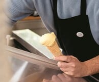 Django: Aληθινό gelato ημέρας στο παγωτατζίδικο στο Κουκάκι