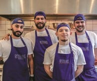 Stack: Τα smash burgers των δυτικών προαστίων έρχονται στην Κυψέλη