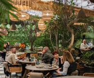 Λεύκες on the Side: Η πιο φρέσκια, all-day εκδοχή ενός γαστρονομικού θρύλου