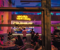 Koul Athens: Το πιο pop στέκι της Καλλιθέας είναι απολύτως κουλ