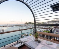 Horizon Rooftop Of Senses: Το rooftop του Μικρολίμανου με θέα την αθηναϊκή Ριβιέρα