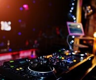 Enoo Napa b2b Da Capo και Mahmut Orhan έρχονται στο Bolivar Beach Club