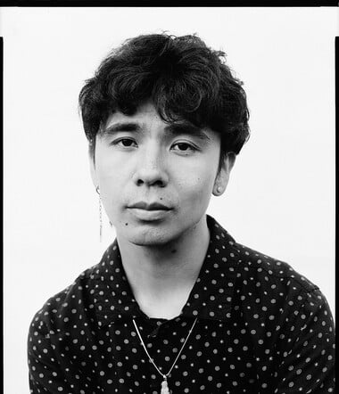 Ocean Vuong: «Πίσω από τη βιτρίνα της χιπστεριάς κρύβεται ο φόβος»