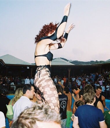 Προσκύνημα στη Μύκονο των ’90s