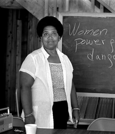 Μαύρη, λεσβία, μητέρα, πολεμίστρια, ποιήτρια, καρκινοπαθής