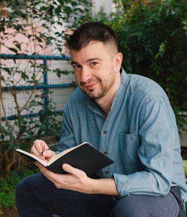 Βαγγέλης Μουλαράς: «Θέλω ο κόσμος να ξεχνιέται κι εγώ να είμαι πιο αληθινός από ποτέ»