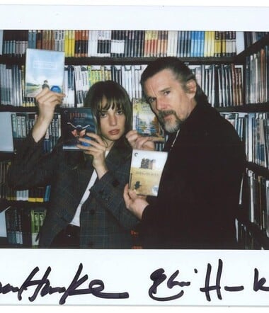 Maya & Ethan στην ντουλάπα του 